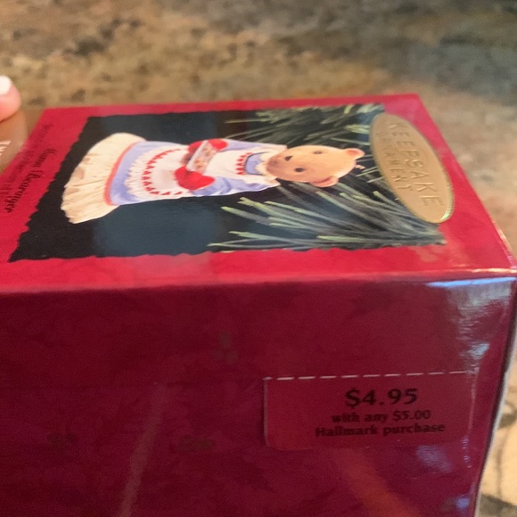 Vtg NIB 1993 Hallmark “The Bearingers of Victoria Circle” Ornaments (Set of 5) - Picture 7 of 9